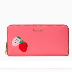 🍓🔹️Kate Spade🔹️ Limited Edition Picnic In The Park Strawberry Large Wallet.